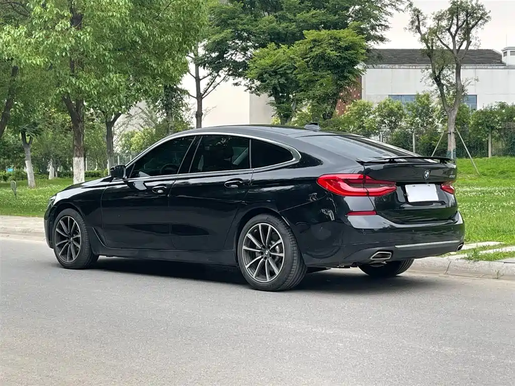 BMW 6 Series GT 630 i Luxury Design Package