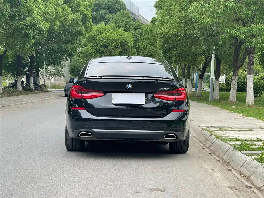 BMW 6 Series GT 630 i Luxury Design Package