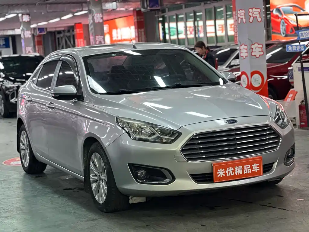 Escort 1.5 L Auto Fashion