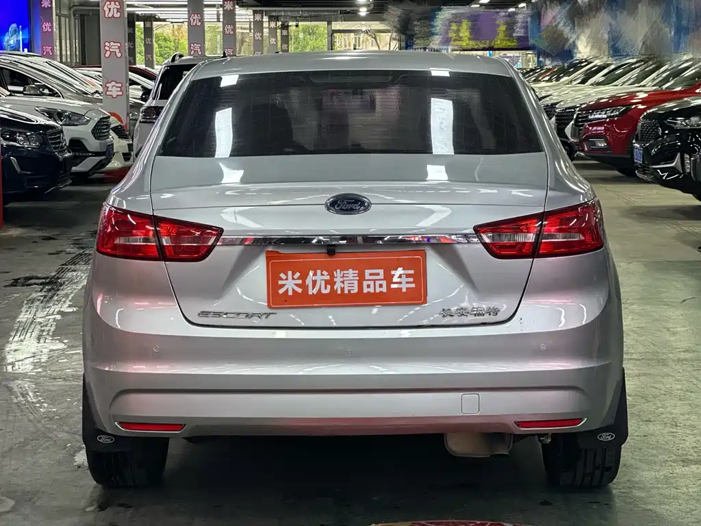 Escort 1.5 L Auto Fashion