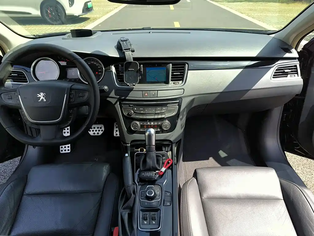Peugeot 508 标致508 2012款 2.3 L 罗兰·加洛斯版