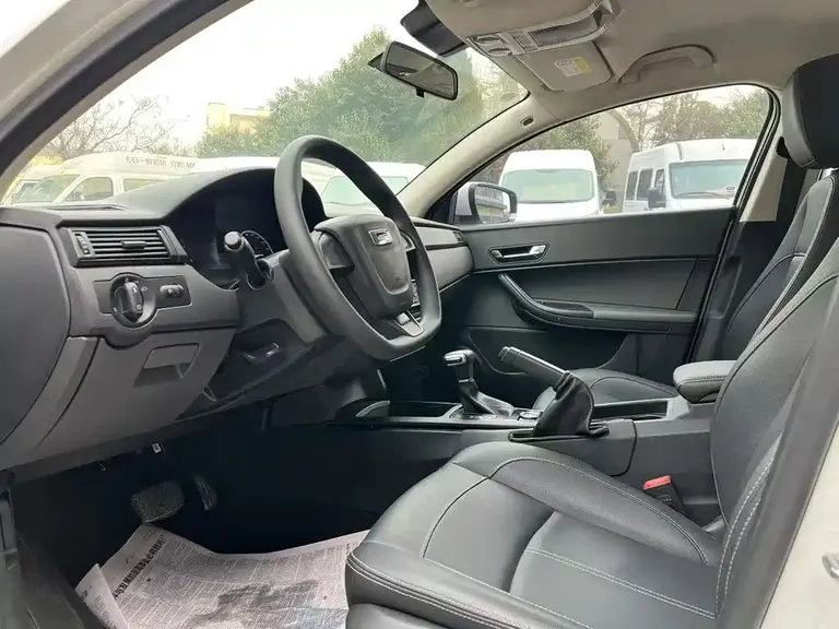 Qoros 3 3 S Sedan 1.5 T CVT Leading