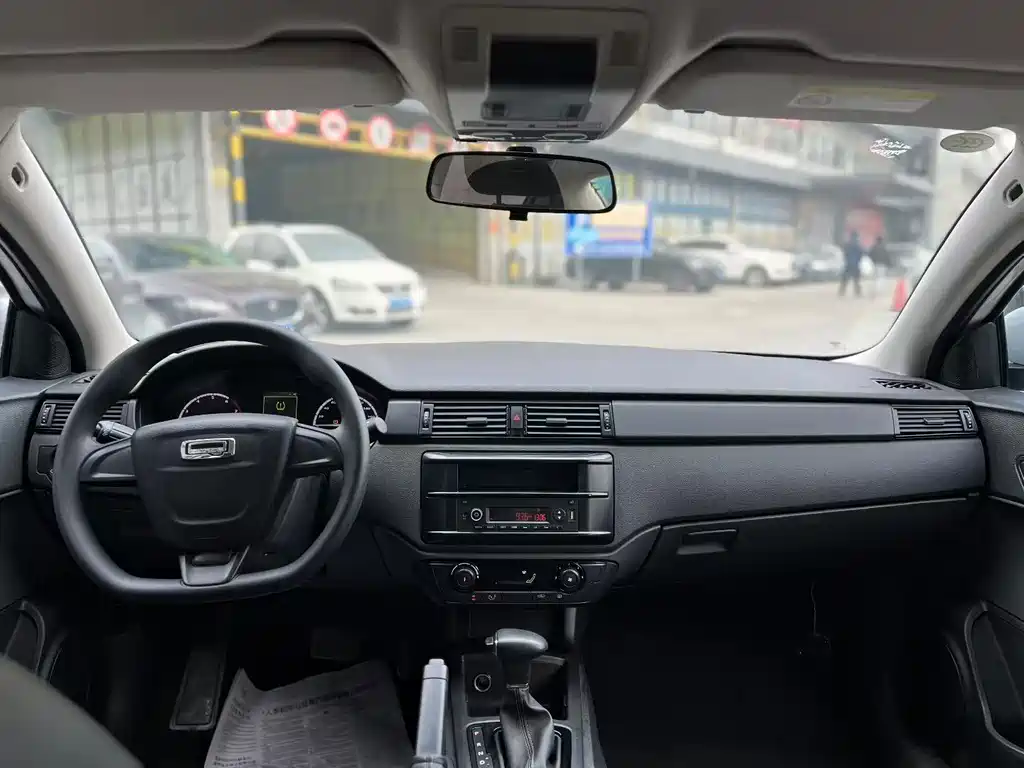Qoros 3 3 S Sedan 1.5 T CVT Leading