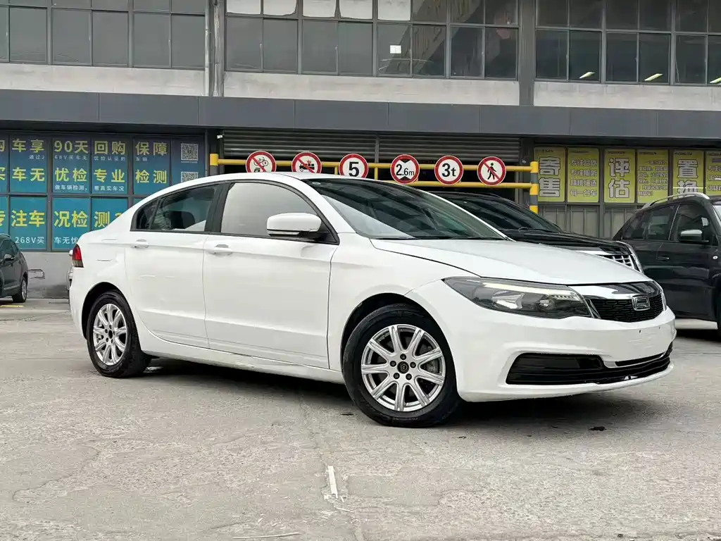Qoros 3 3 S Sedan 1.5 T CVT Leading