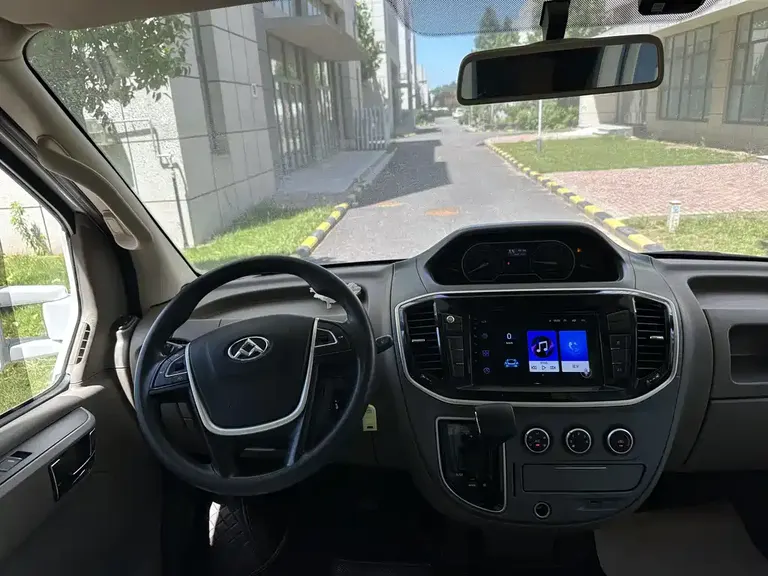 Maxus Xintu V80 新途V80 2018款 2.5 T AMT精英版短轴中顶5-6座