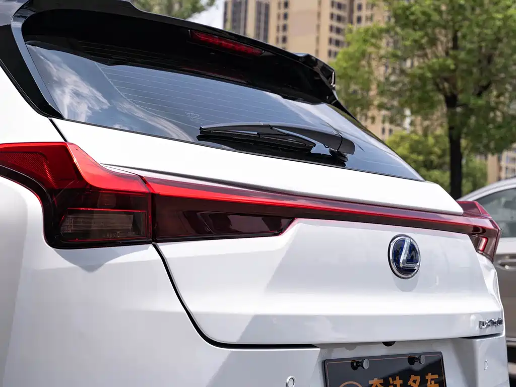 Lexus UX 260 h F SPORT