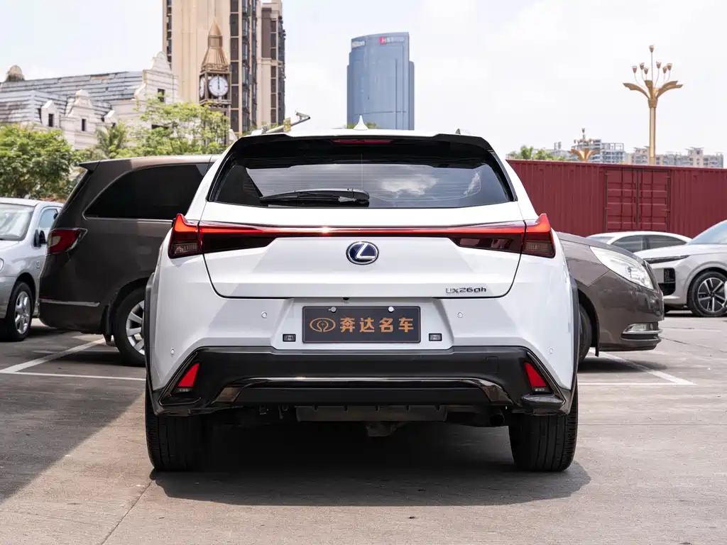 Lexus UX 260 h F SPORT