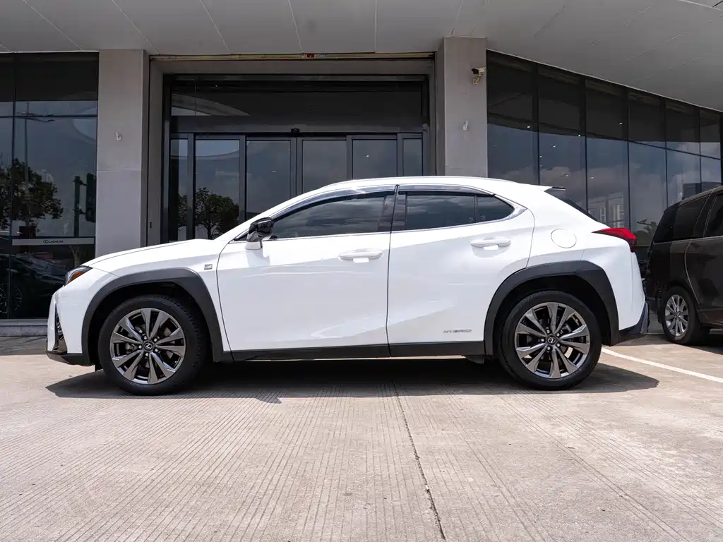 Lexus UX 260 h F SPORT