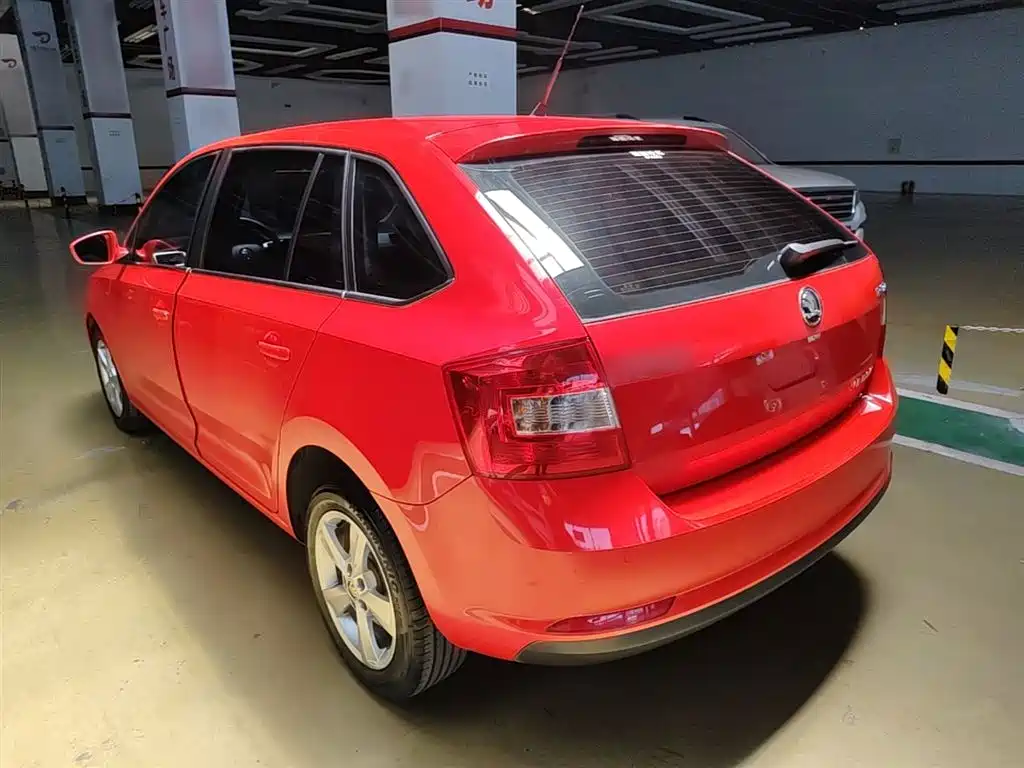 Rapid Spaceback Facelift 1.6 L Auto Creation