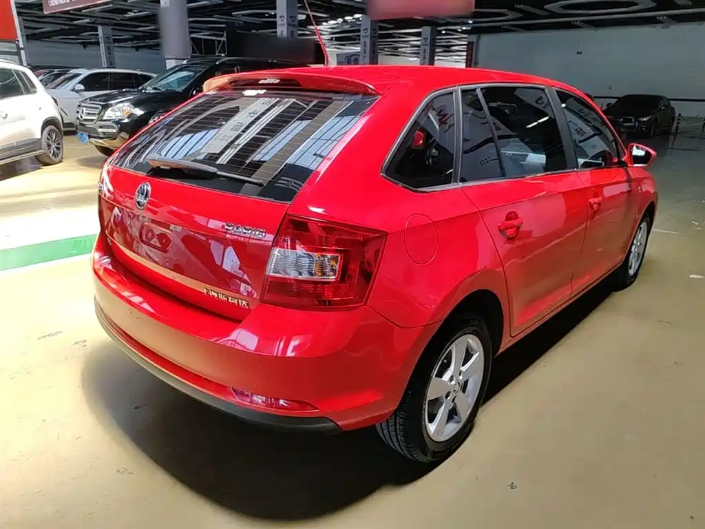 Rapid Spaceback Facelift 1.6 L Auto Creation