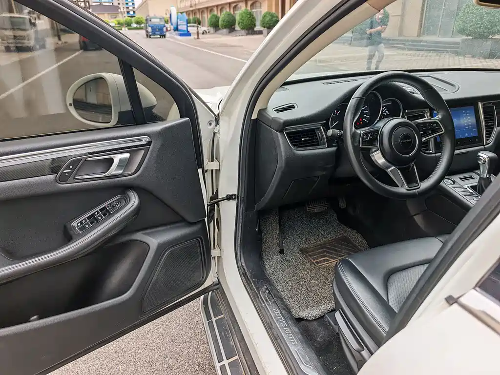 Zotye SR9 2.0 T Auto Ultimate Light