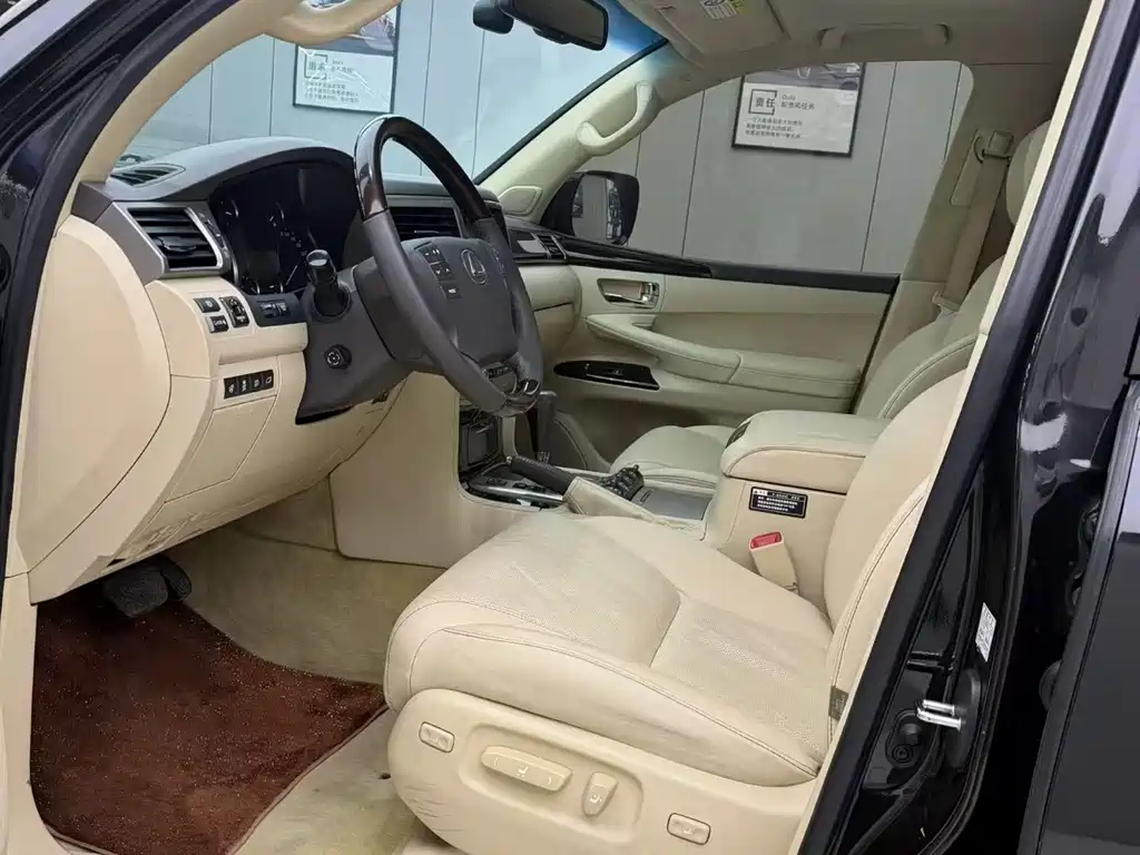 Lexus LX 570