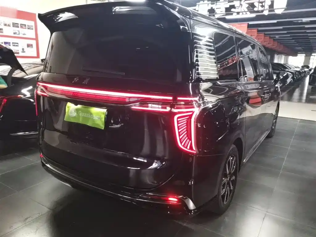 Hongqi HQ9 2.0 T Connected Flagship