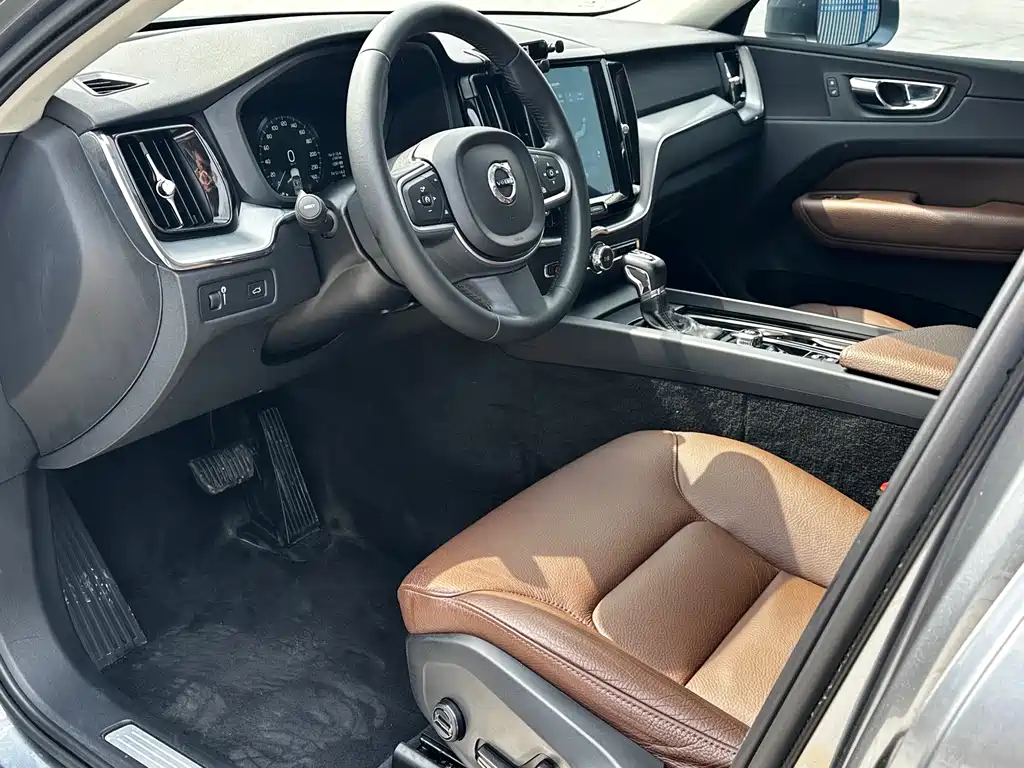 Volvo XC60 T5 4 WD Smart Ease CN-V