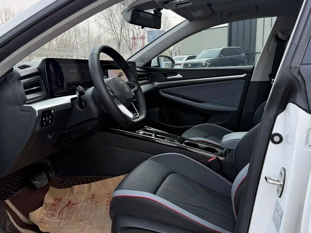 Lamando Lamando L 280 TSI DSG Dazzle Hot