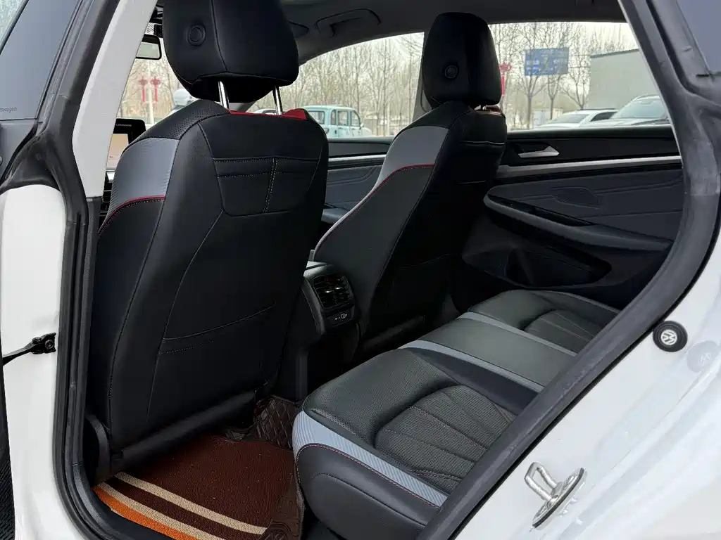 Lamando Lamando L 280 TSI DSG Dazzle Hot