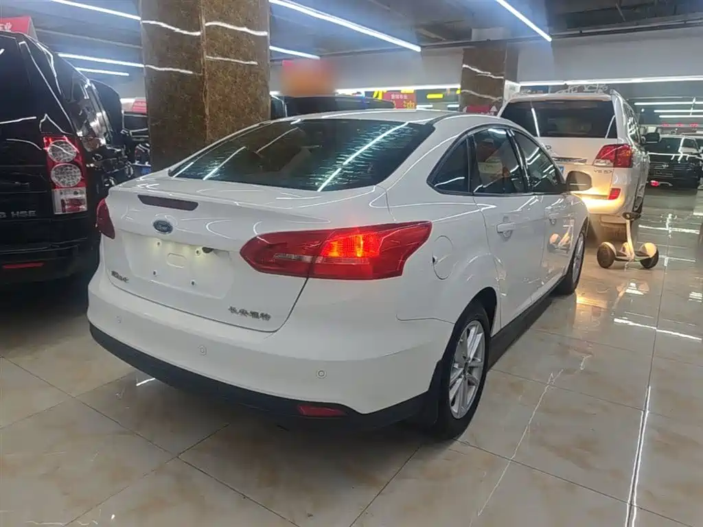 Focus Sedan 1.6 L Auto Style