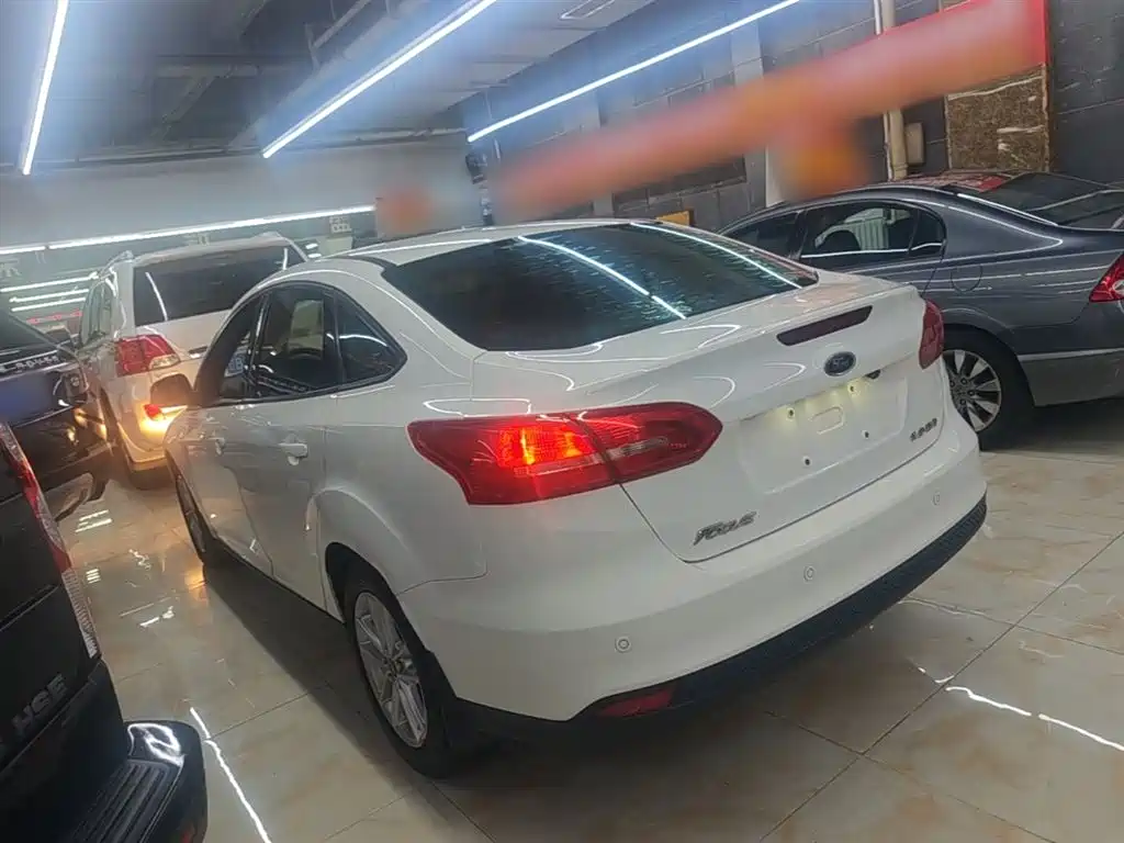Focus Sedan 1.6 L Auto Style