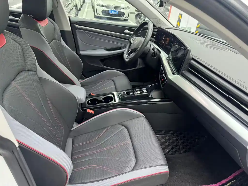Lamando Lamando L 280 TSI DSG