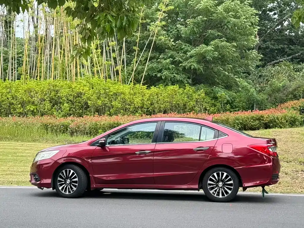 Crider 1.8 L Auto Luxury