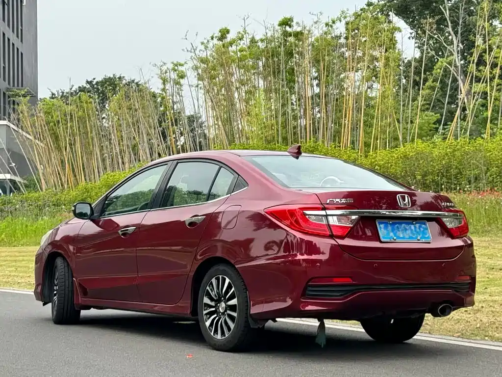 Crider 1.8 L Auto Luxury