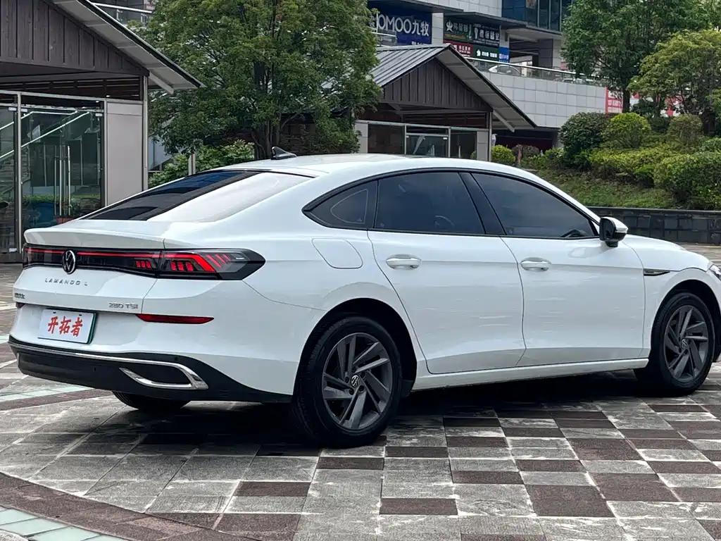 Lamando Lamando L 280 TSI DSG Dazzle Hot