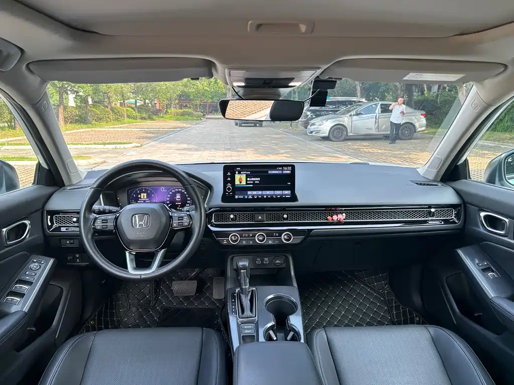 Integra 240 TURBO CVT Luxury