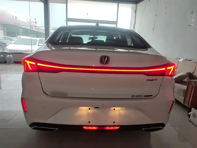 Changan Eado PLUS Blue Whale NE 1.4 T GDI DCT High Energy