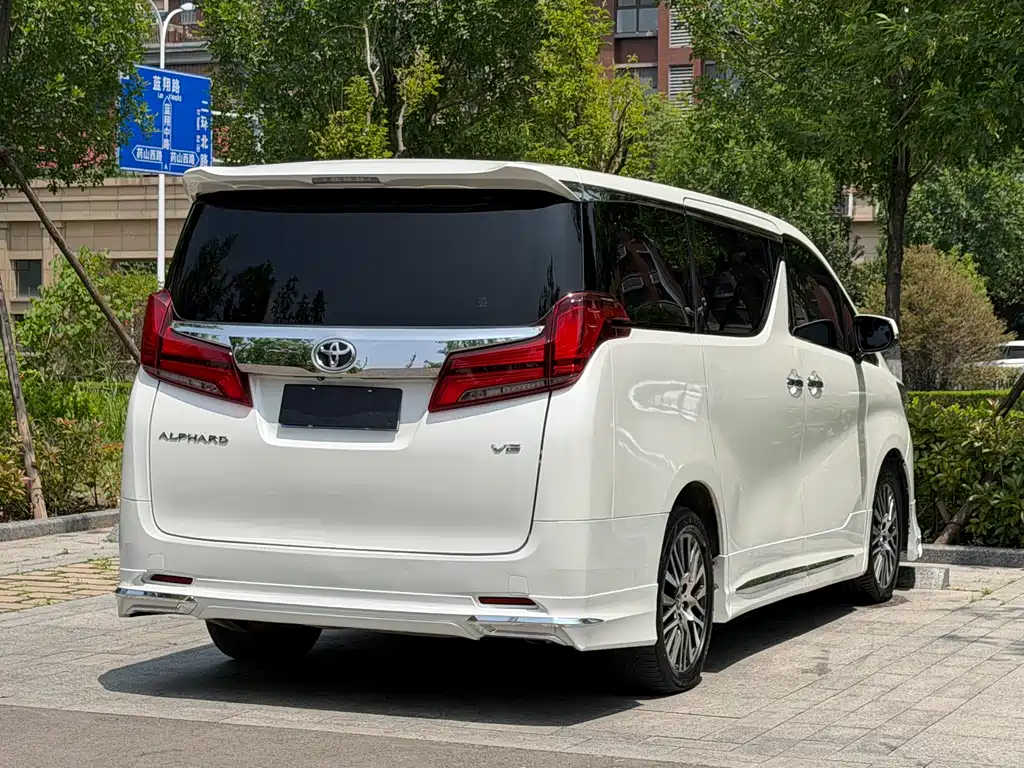 Alphard 3.5 L Luxury