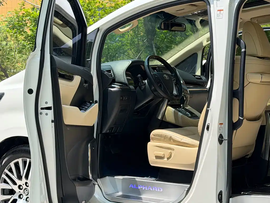 Alphard 3.5 L Luxury