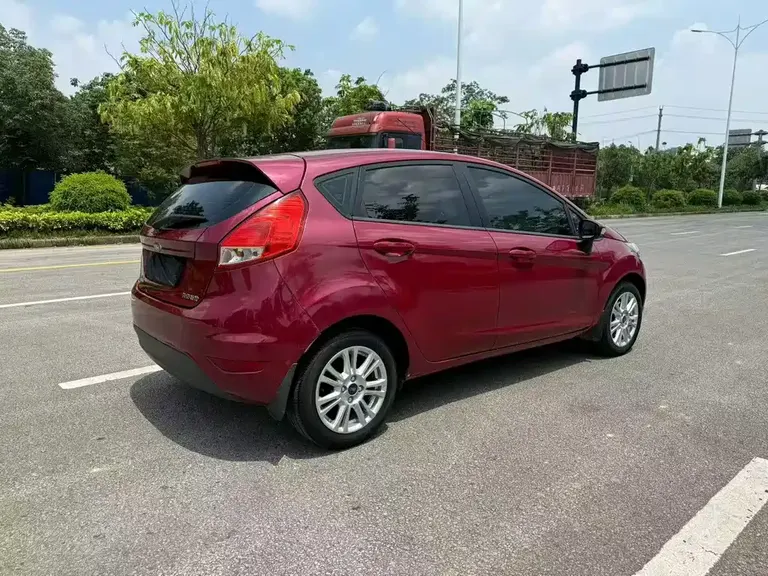 Ford Fiesta Hatchback 1.5 L Auto Fashion