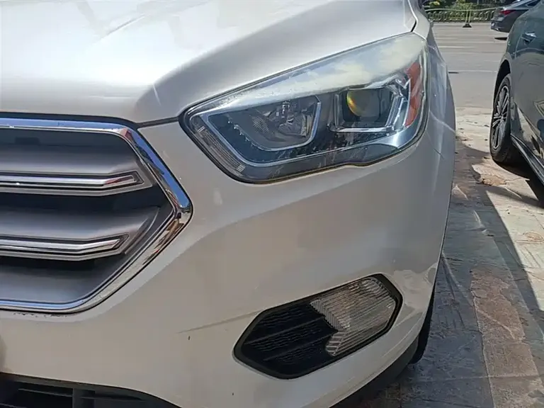 Ford Kuga EcoBoost 180 2 WD Platinum Wing