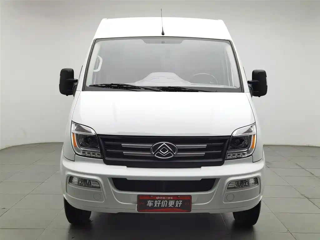 Xintu V80 新途V80 2023款 2.0 T 手动经典城配王短轴中顶3座