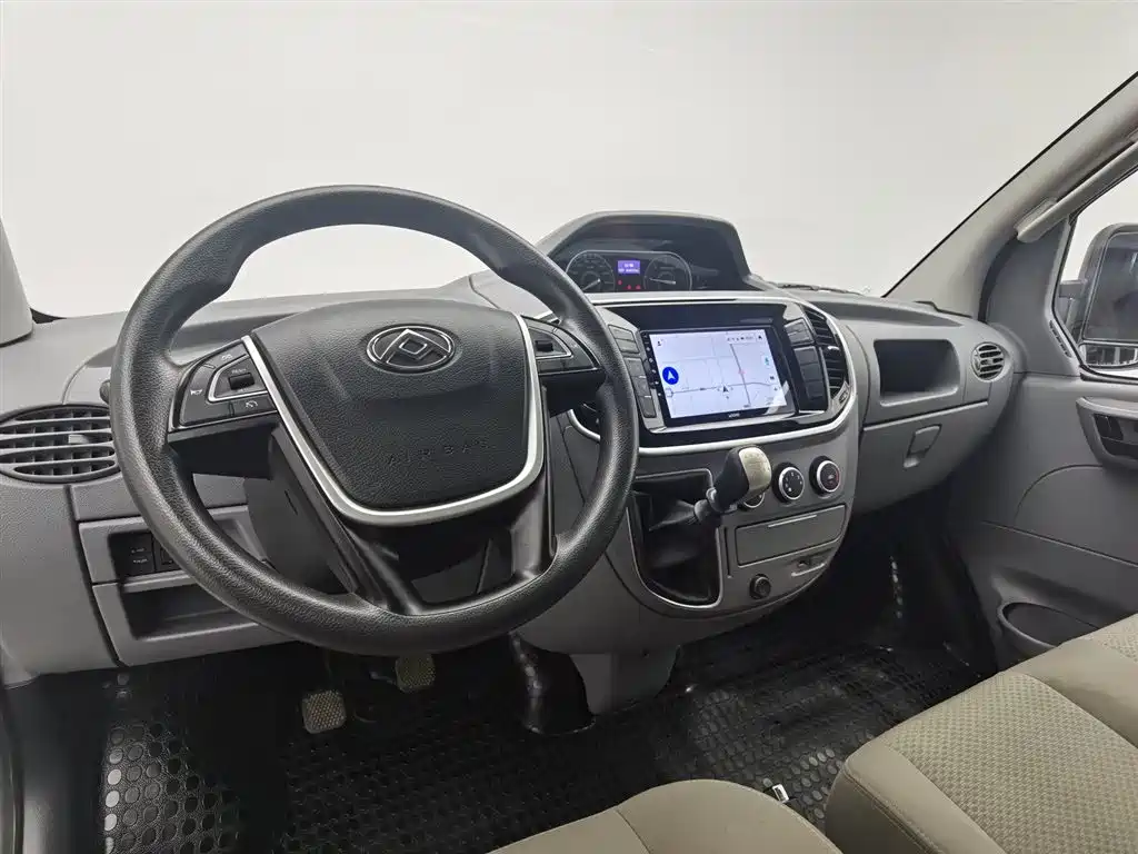 Xintu V80 新途V80 2023款 2.0 T 手动经典城配王短轴中顶3座