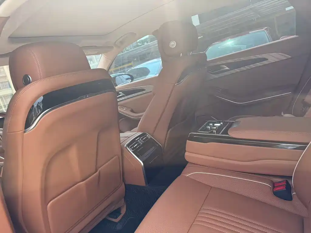 Hongqi H9 2.0 T Connected Flagship Enjoyment
