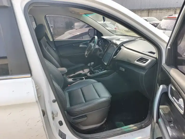 SWM X7 1.5 T Manual Luxury 7-seat
