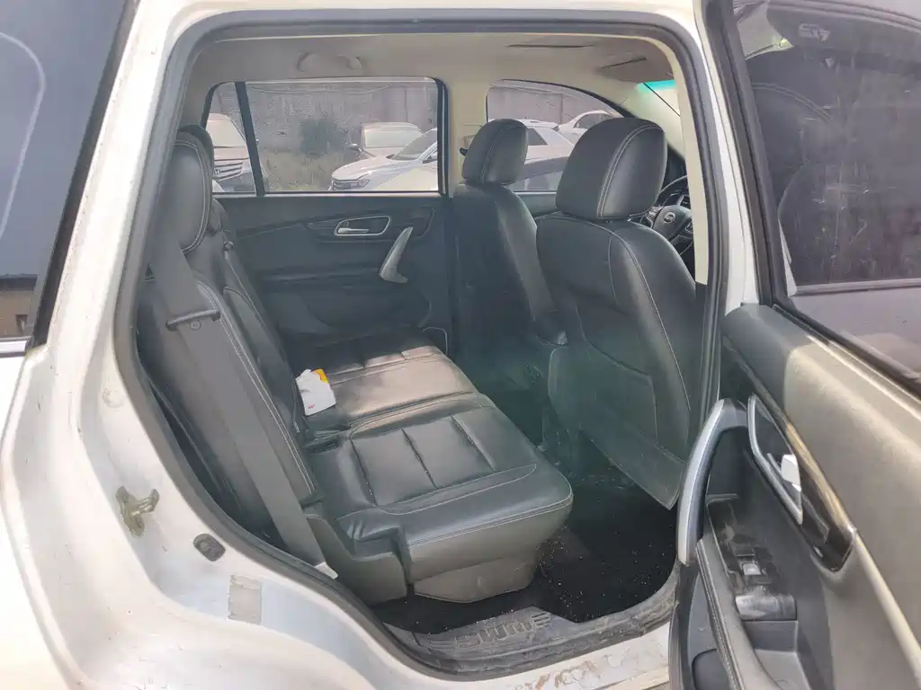 SWM X7 1.5 T Manual Luxury 7-seat