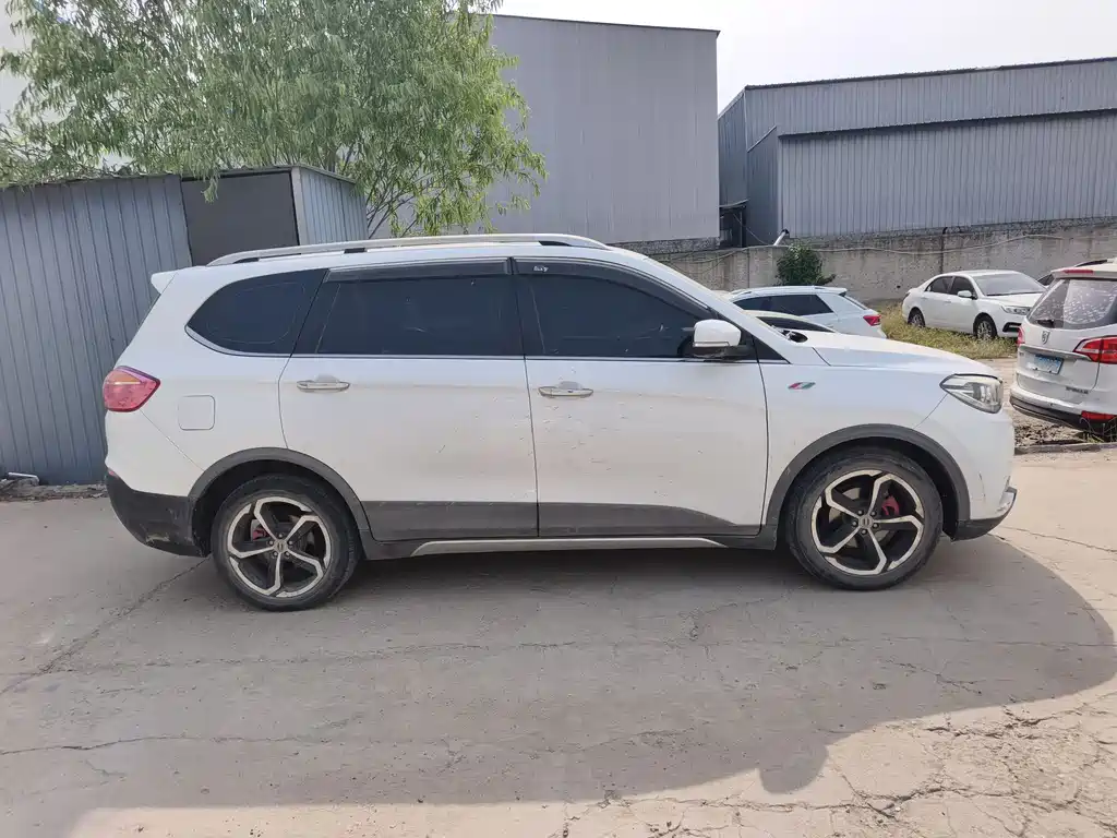 SWM X7 1.5 T Manual Luxury 7-seat