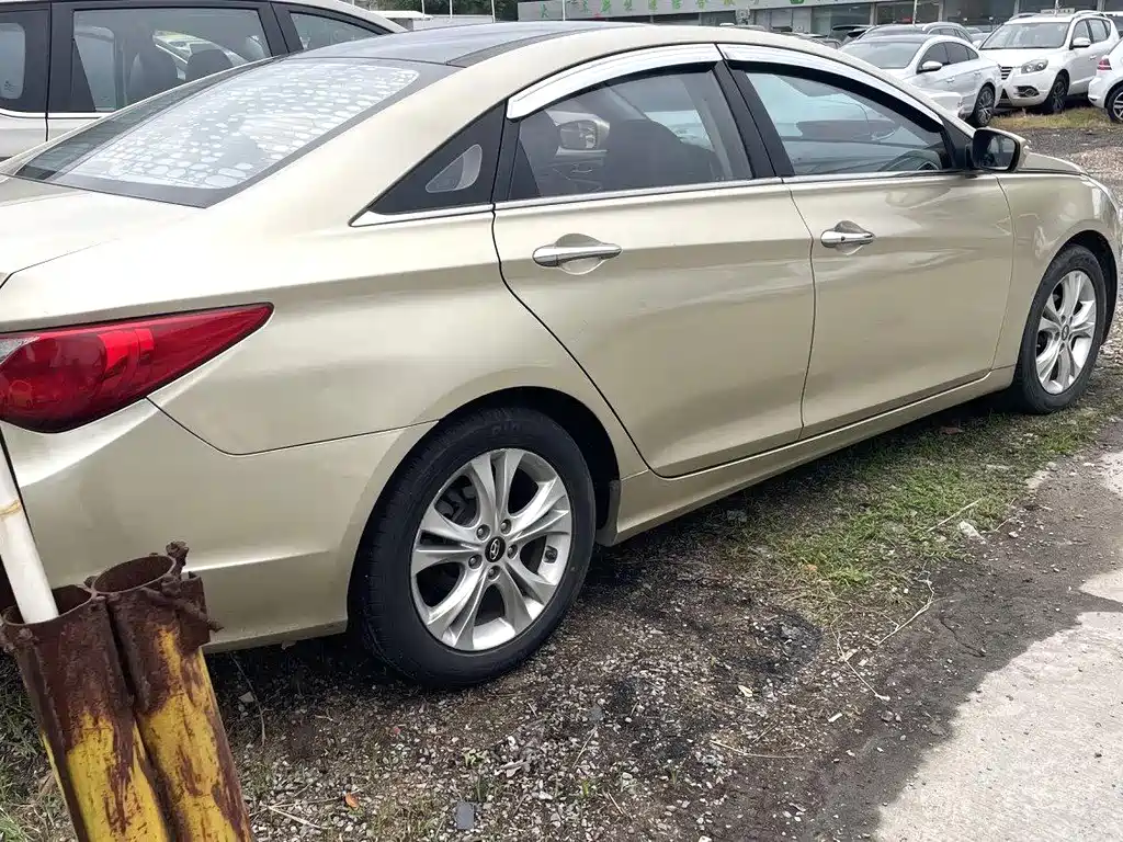 Sonata 2.0 L Auto Distinguished