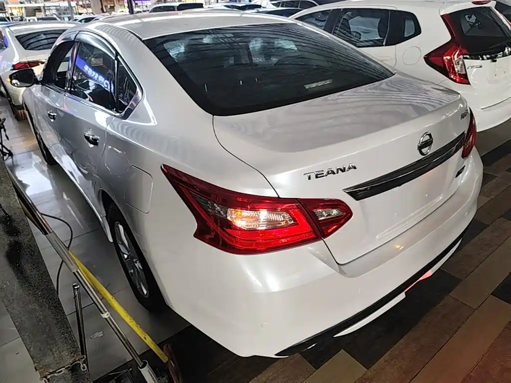 Teana Facelift 2.0 L XL Comfort