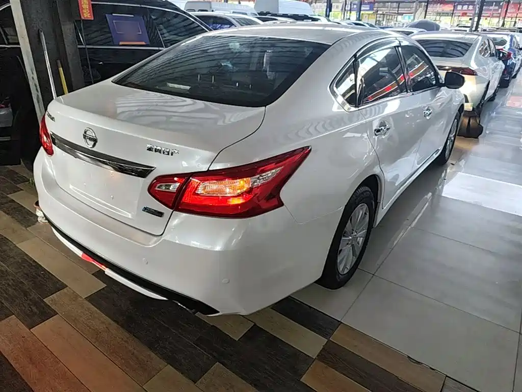 Teana Facelift 2.0 L XL Comfort
