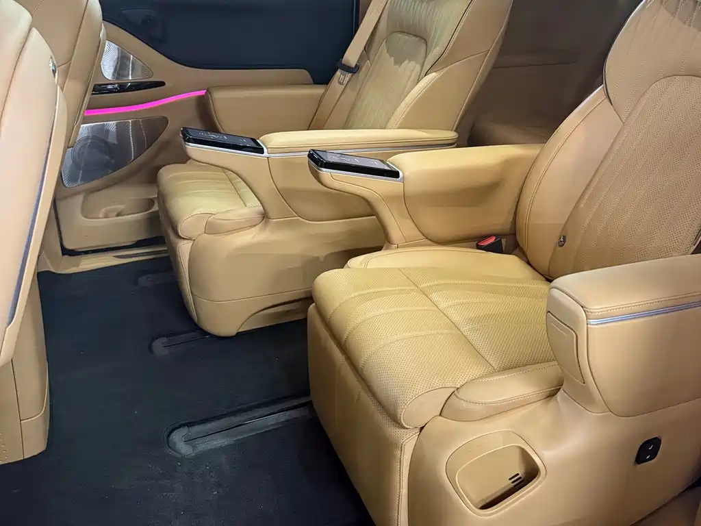 Voyah Dreamer PHEV 4 WD Flagship Kunpeng