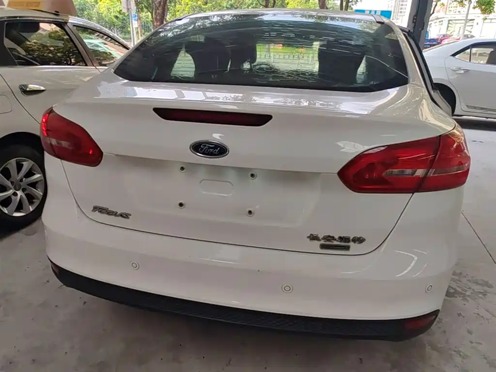 Focus Sedan EcoBoost 125 Auto Super Style