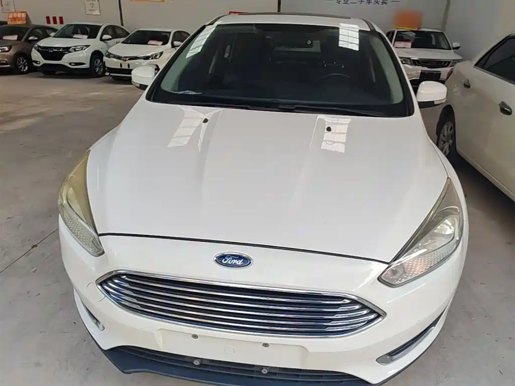Focus Sedan EcoBoost 125 Auto Super Style