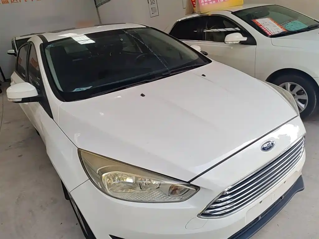 Focus Sedan EcoBoost 125 Auto Super Style