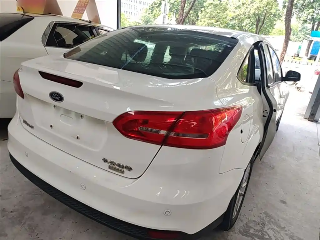 Focus Sedan EcoBoost 125 Auto Super Style