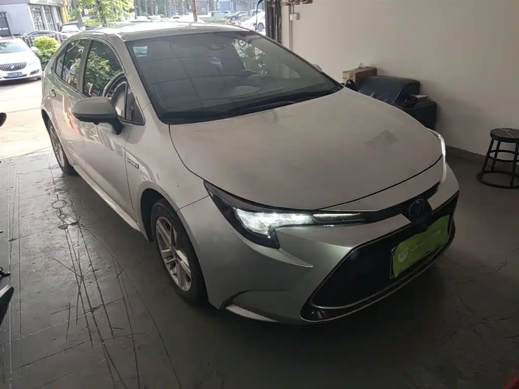 Levin Dual Engine 1.8 H E-CVT Luxury