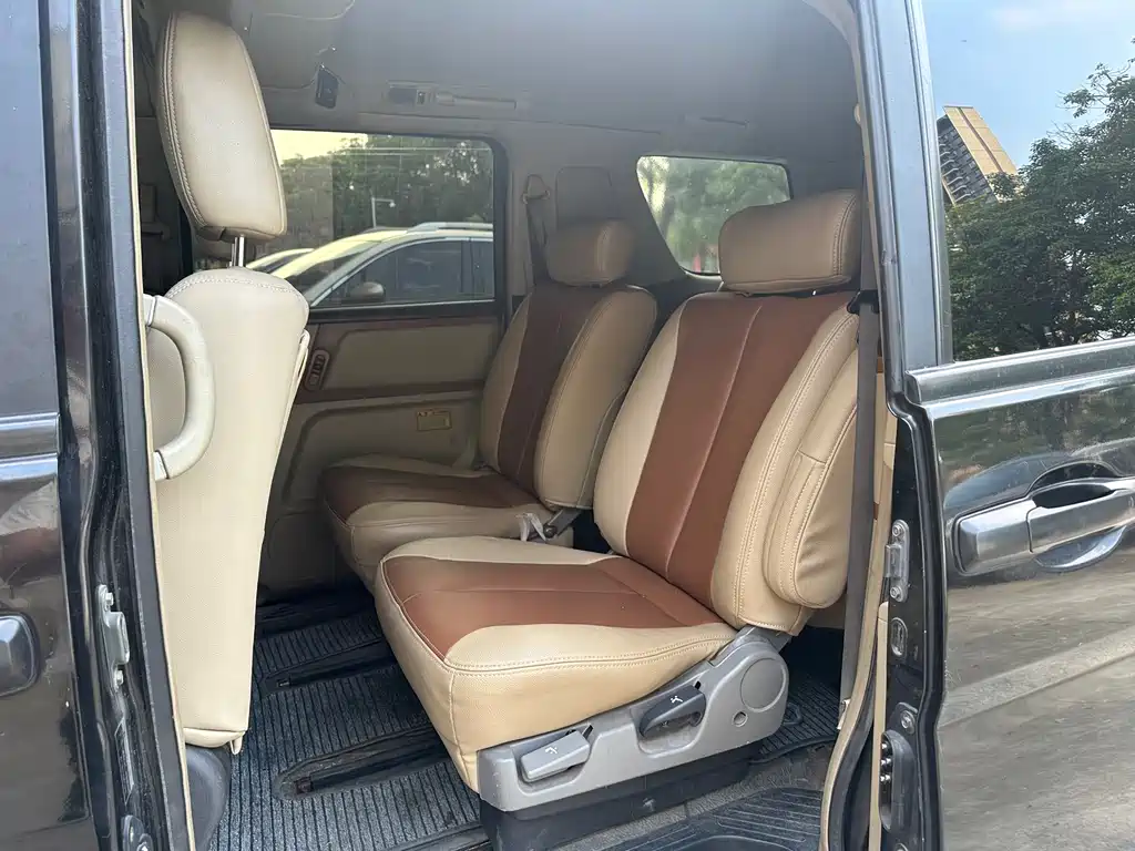 Yuxuan 2.5 L Auto Luxury