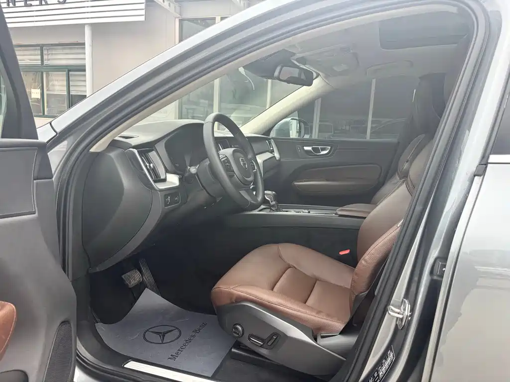 Volvo XC60 T5 4 WD Smart Ease Luxury