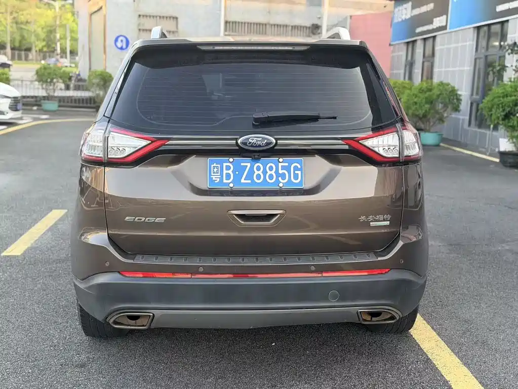 Edge EcoBoost 245 2 WD Platinum Sharp 7-seat CN-V